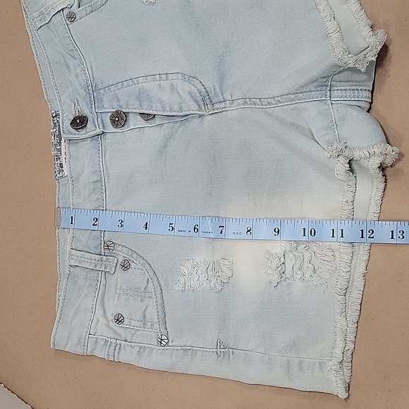 Hot Kiss CiCi Short, Size 9, Light Wash, Distressed, Button Fly, EUC - Picture 8 of 9